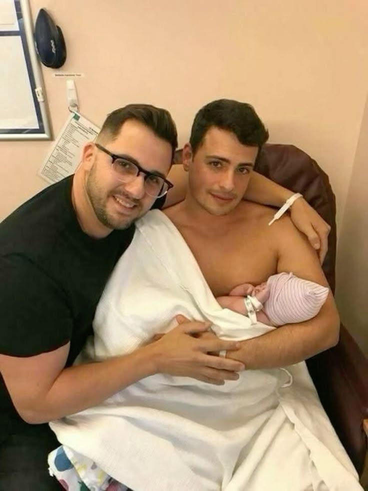Esta pareja está dando de qué hablar en todo el mundo por la imagen que protagonizaron junto a su bebé